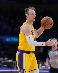 MK体育官方网站-本赛季湖人共遭3支球队横扫：0-4雷霆 0-2绿军 0-2活塞