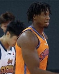 MK体育app下载-洛夫顿31分上海战胜广东闯进杯赛四强，赛季三杀打服广东